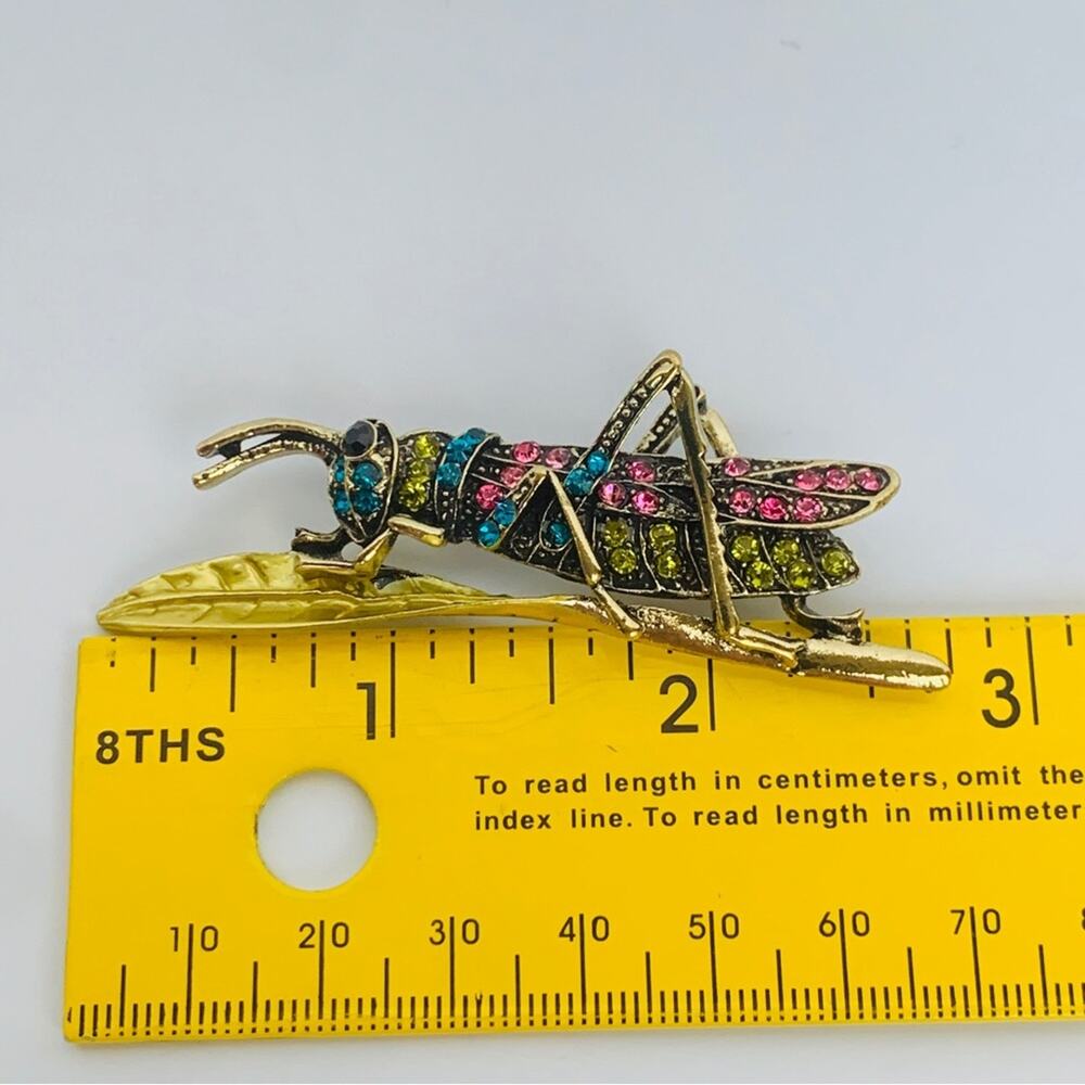 Rhinestone Grasshopper Pendant Brooch - Picture 6 of 7